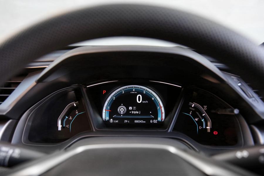 Панель приборов Honda Civic VTi Hatchback 2017 года  (AU) (фото 36 из 40)